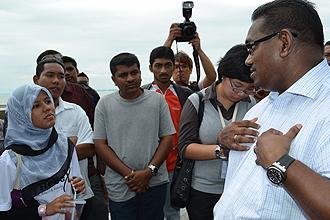 adam adli visit penang 291211 student questioning shaikh hussein