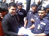 Solidariti Mahasiswa Malaysia handing over memo police brutality at upsi