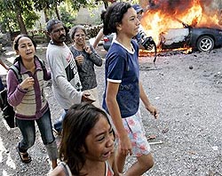 east timor violence 010606 burning car