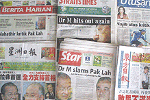 mahathir criticise pak lah newsclippings front page 090606