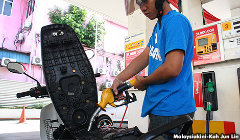 Prices of RON95, RON97 and diesel drop 5 sen
