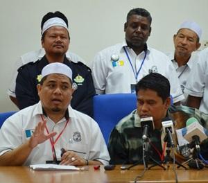 hafiz nordin (left hand in white) himpun rally in penang