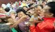 perkasa open house people grab ang pau