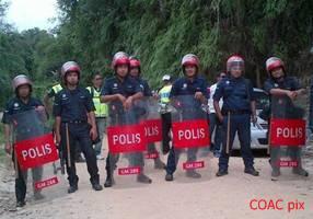kelantan temiar orang asli set road blockade 290112 4