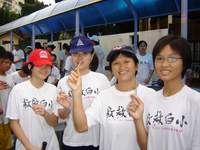 sos damansara walkaton 110606 holding key1