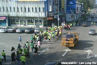 himpunan hijau 2 260212  in coming supporters 02