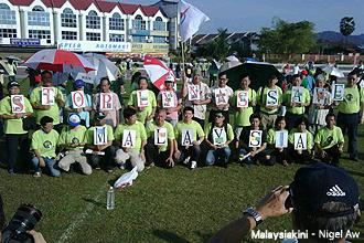 himpunan hijau 2 260212 supporter at field 01