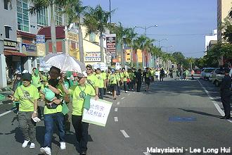 himpunan hijau 2 260212  in coming supporters