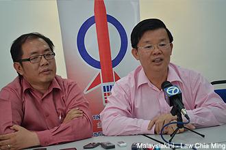 blogger blames dap on banners of queen 150312 right chow kon yeow