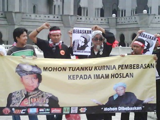 protest in support of shoe throwing iman hoslan hussain 4