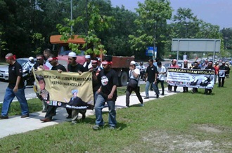 protest in support of shoe throwing iman hoslan hussain 7