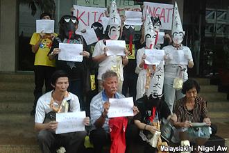 teoh beng hock supporter protest at selangor macc 070412 07