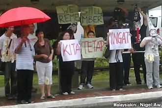 teoh beng hock supporter protest at selangor macc 070412 04