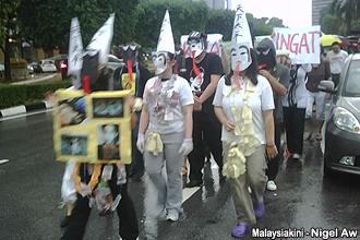 teoh beng hock supporter protest at selangor macc 070412 02
