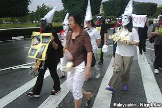 teoh beng hock supporter protest at selangor macc 070412 06