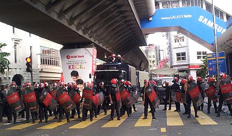 bersih 3 rally 070512 fru blockage at masjid jamek lrt station