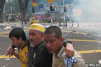 bersih 3 rally 090512 02 tear gas near dataran merdeka