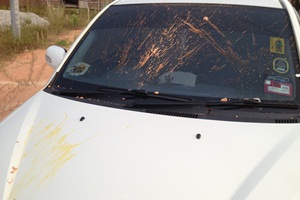 perkasa tibai umno red shirt in merlimau malacca ambiga event car pelted with eggs