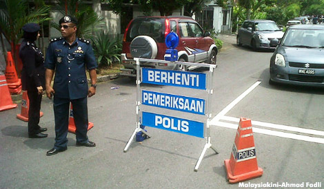 Man masquerading as policeman arrested