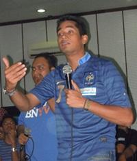 khairy jamaluddin at bn youth volunteers 2