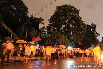 killthebill bersih 2 one year anniversary vigil 070912 group gathering outside stadium merdeka