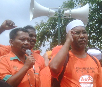 orange march anti-felda speakers mazlan aliman