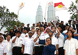 bn youth anti-isreal rally 210706 khairy talk crowd