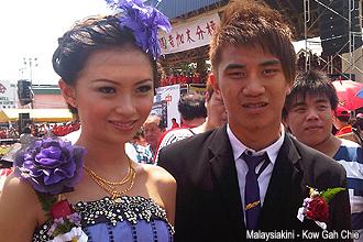 segamat chinese independent school rally 090712 new couple came in support