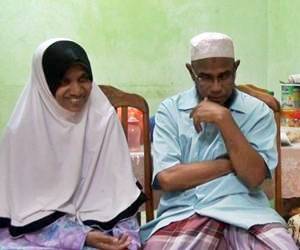 ISA detainee Fadzullah Abdul Razak and family - hadijah cp veeravu and abdul razak mohd