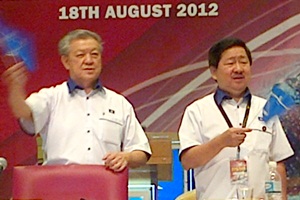 selangor mca state convention chua soi lek and donald lim 2 front
