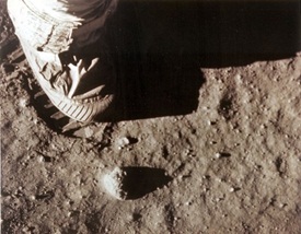 astronaut neil armstrong footprint in moon