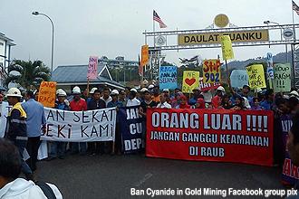 raub gold mine worker protest 290812 01