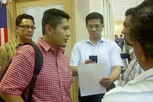 azmin's aide Hilman Idham denied entry into sabah
