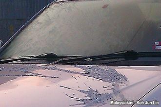 pengerang himpunan hijau 300912 car attack by acid 06