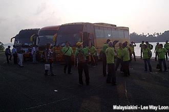 pengerang himpunan hijau 300912 supporter arriving