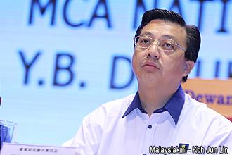 mca youth agm 201012 liow tiong lai 02