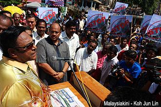 protest at batu cave temple 261012 samy vellu