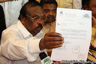 protest at batu cave temple 261012 temple committee chairperson r nadarajah