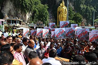 protest at batu cave temple 261012 03