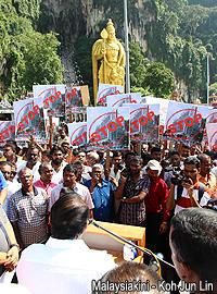protest at batu cave temple 261012 04