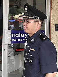 malaysiakini police probe 080806 doorway
