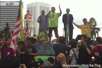 green march reaching dataran 251112 wong tack speech 08