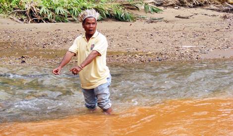 Gua Musang - angah muda with mixed river backdrop
