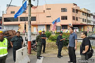 muhyiddin visit bahau cause road block 080113 02
