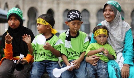 kl112 rally people's uprising children with mothers crowd big