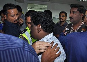 ppp surrounded malaysian nanban 210213 ppp member allegedly made death threat