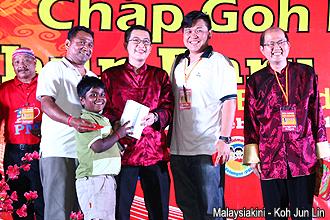 ong tee keat chinese new year celebration at pandan 240213 lucky draw 02