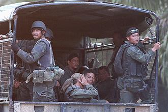 lahad datu 050313 soldiers on truck