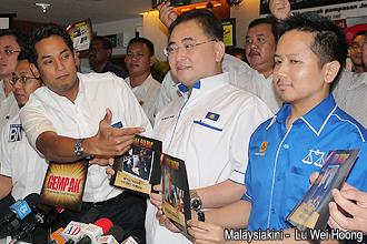 gempak anti opposition lying poster 150312 khairy wee ka siong