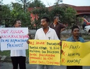 protest against anwar in bagan serai